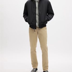 EUC Gap Modern Slim khakis